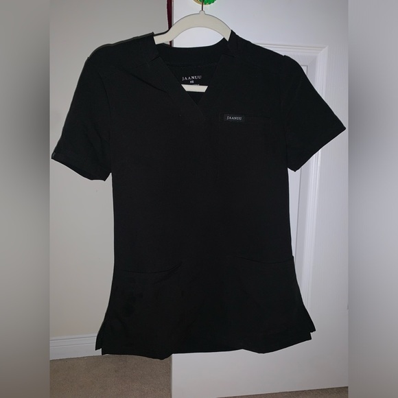 Jaannu scrub top and joggers - Picture 3 of 6